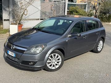 Opel Astra, cambio automatico, benzina