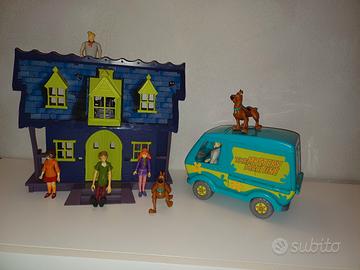 Mistery  Machine e casa infestata di  Scooby Doo