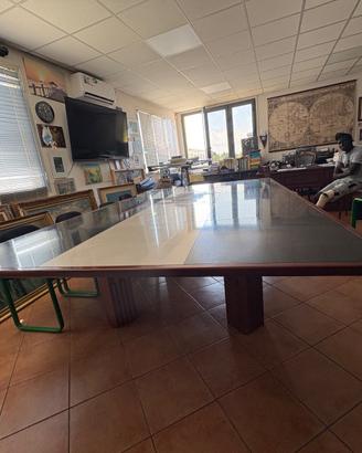 Tavolo da riunioni