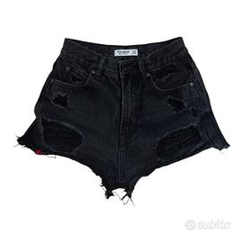 pantaloni corti neri