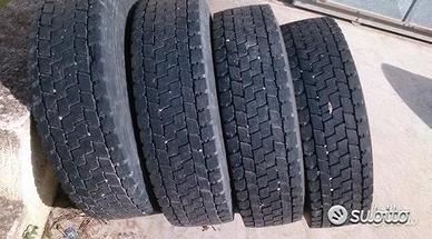 4 gomme usate autocarro 265 70 19.5 bridgeston