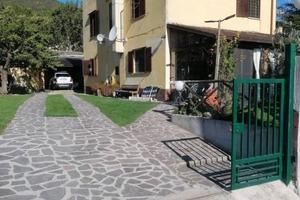 Casa indipendente di 170 m² con 5 locali e box aut