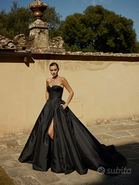 Abito sposa nero con brillantini oro in mikado