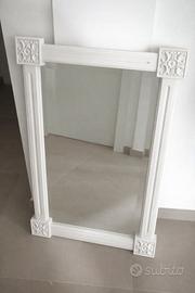 elegante specchiera in legno