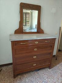 Cassettone piano in marmo e specchiera incorporata