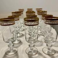 Set di 18 bicchieri con bordi dorati nuovo