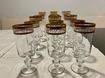 Set di 18 bicchieri con bordi dorati nuovo