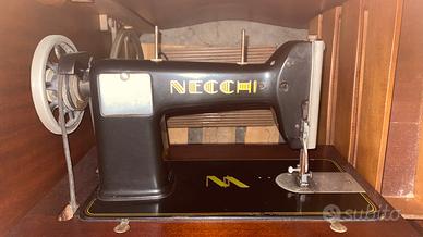 Macchina da cucire Necchi