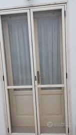 Zanzariera in alluminio bianca a porta