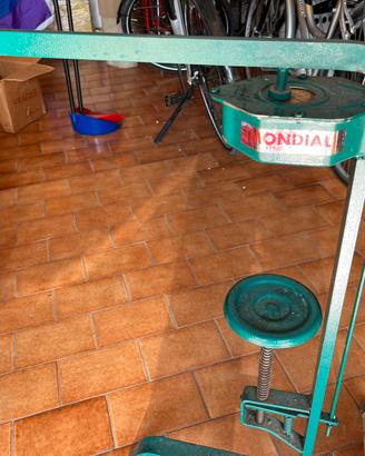 Tappatrice imbottigliatrice Mondial tappi sughero