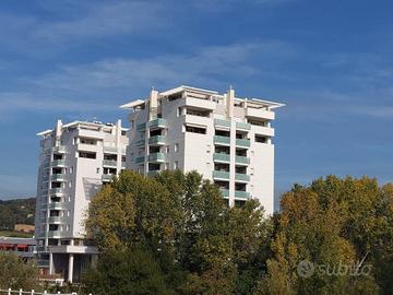 Appartamento di 72 m² con 3 locali e box auto a Pe