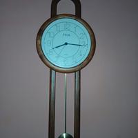 Orologio a pendolo in legno con batteria