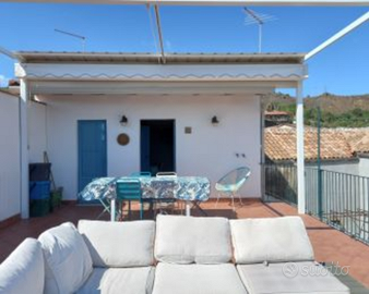 Palazzetto indipendente ad Acicastello centro