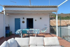 Palazzetto indipendente ad Acicastello centro