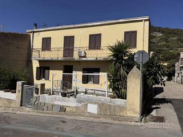 Immobile in asta di 198 m² con più di 5 locali a B