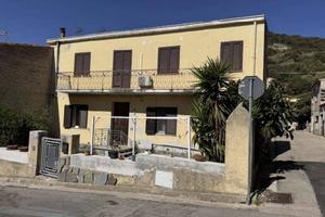 Immobile in asta di 198 m² con più di 5 locali a B