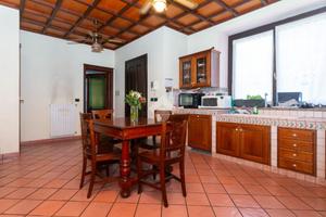 4 LOCALI A CASELLE TORINESE