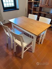 Tavolo da cucina con sedie  abbinate