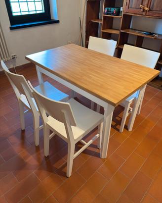 Tavolo da cucina con sedie  abbinate