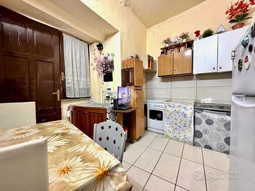 2 LOCALI A NAPOLI