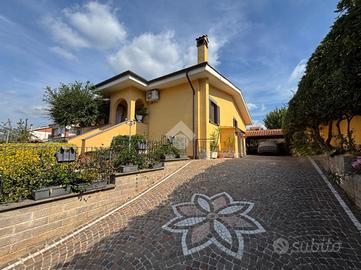 VILLA SINGOLA A GENZANO DI ROMA