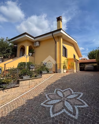 VILLA SINGOLA A GENZANO DI ROMA