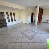 Ampio Appartamento Luminoso Con Posto Auto