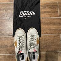 Golden Goose numero 42 consegna a mano