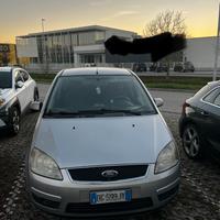 Auto affidabile con 332.000 km