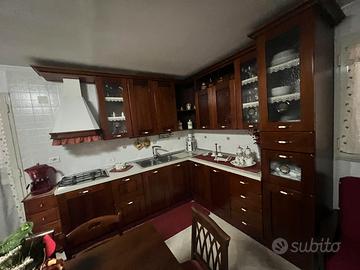 Cunina in legno + tavolo e sedie