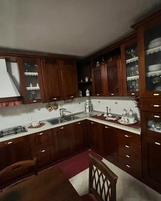 Cunina in legno + tavolo e sedie