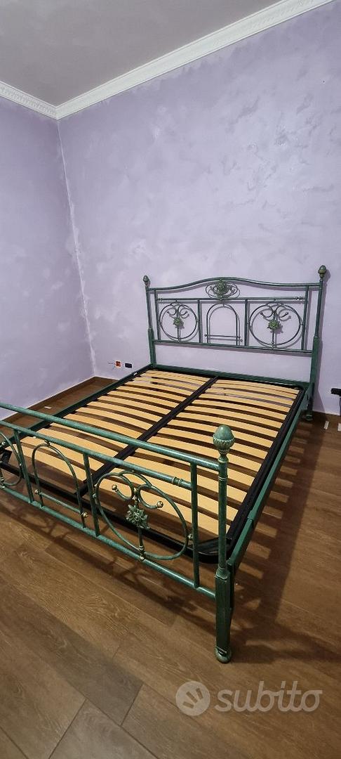 Letto a cassettone con rete a doghe e testiera, 160cm, grigio chiaro