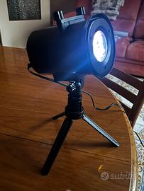 Proiettore per interni ed esterni