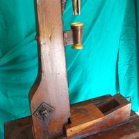 Tappatrice d'epoca in legno