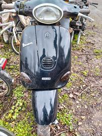Vespa 50 GTS piaggio e motorino Guzzi 50