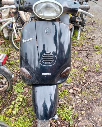 Vespa 50 GTS piaggio e motorino Guzzi 50