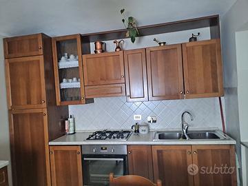 Cucina componibile, color noce chiaro
