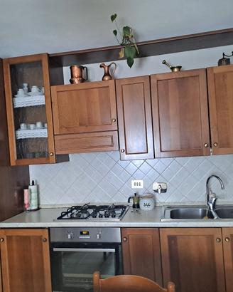 Cucina componibile, color noce chiaro