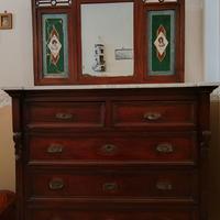 Comò d'epoca con cassettiera e specchio