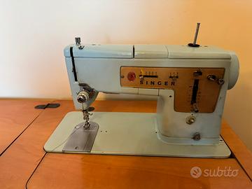 Macchina da cucire SINGER vintage con mobile