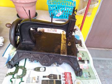 macchina cucire piccola anni 1930 marca Neuman