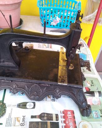 macchina cucire piccola anni 1930 marca Neuman