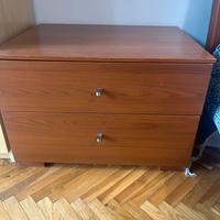 Due comodini legno color noce