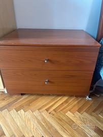 Due comodini legno color noce