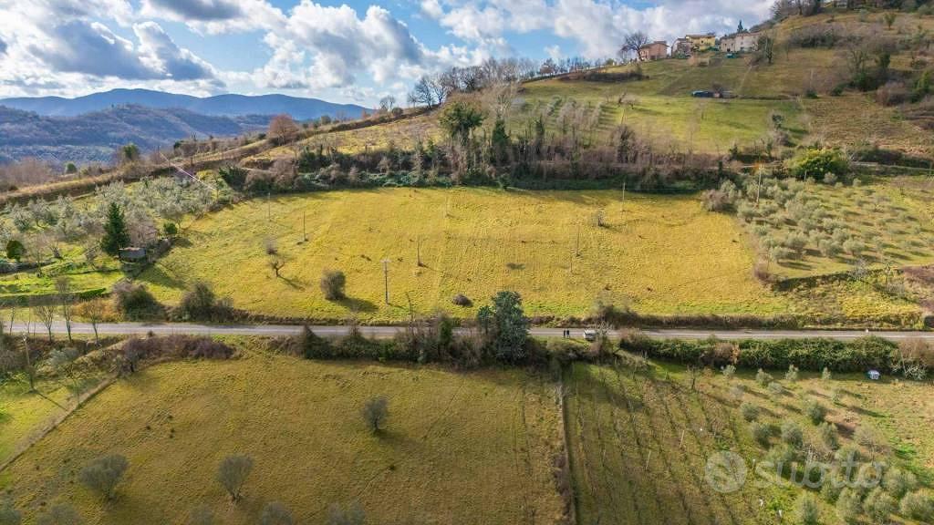 Terreno di 6610 m² a Montenero Sabino - Altro