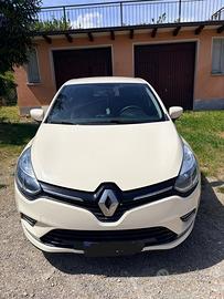 Auto modello Clio
