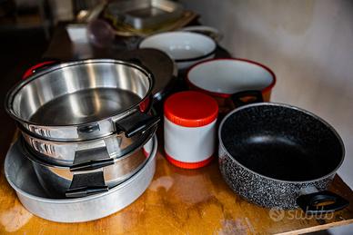 Lotto di pentolame e oggetti vari