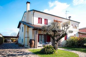 Elegante casa indipendente con giardino e fotovo