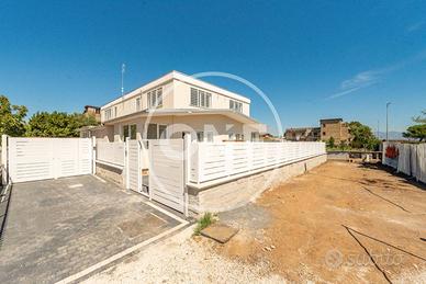 Villa di 100 m² con 4 locali a Roma