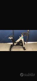 Spin bike ride Technogym usata
